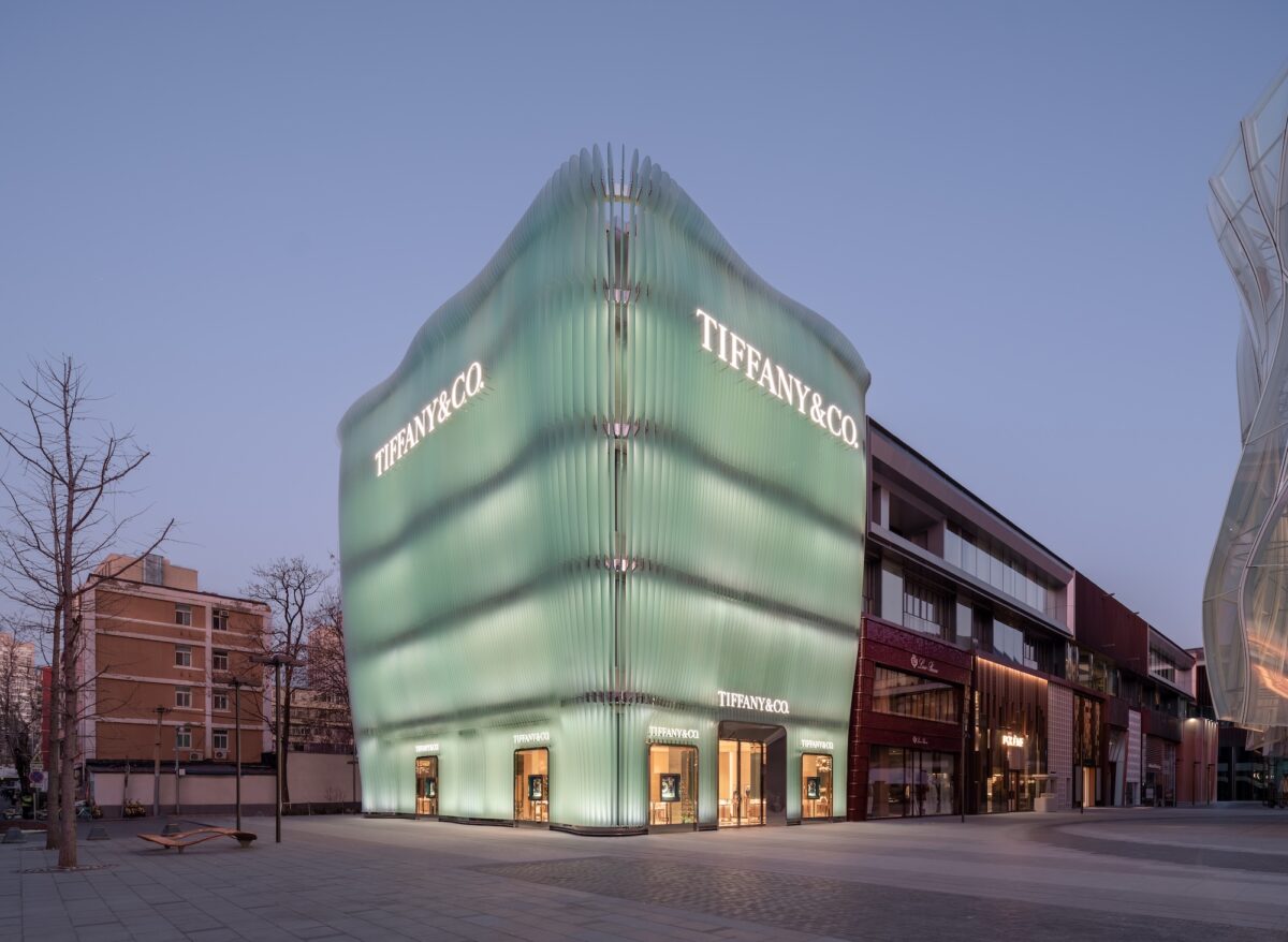 Hipnotikus üveghomlokzatot kap a pekingi Tiffany #1