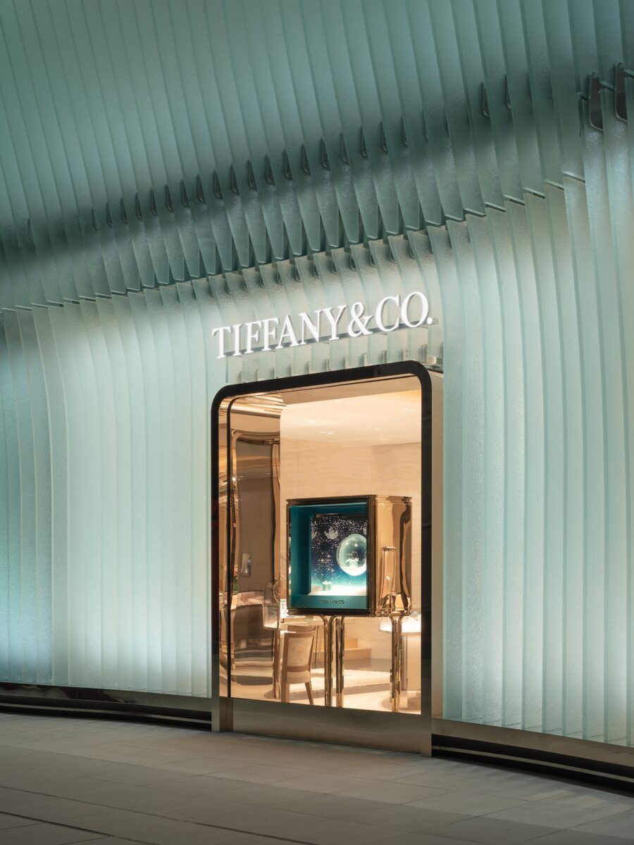 Hipnotikus üveghomlokzatot kap a pekingi Tiffany #5