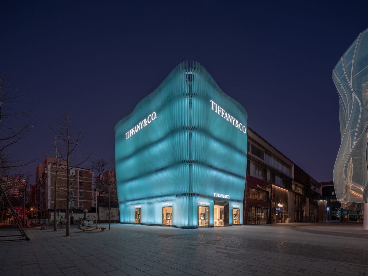 Hipnotikus üveghomlokzatot kap a pekingi Tiffany #13