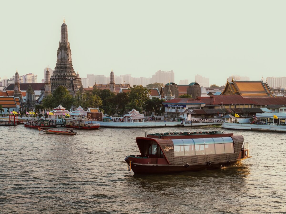 Dizájndíjas étteremhajó Bangkokban #1